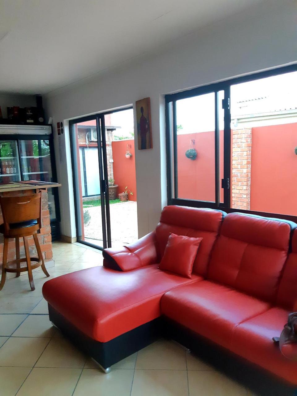 Niilo'S Guesthouse Rundu Exterior photo