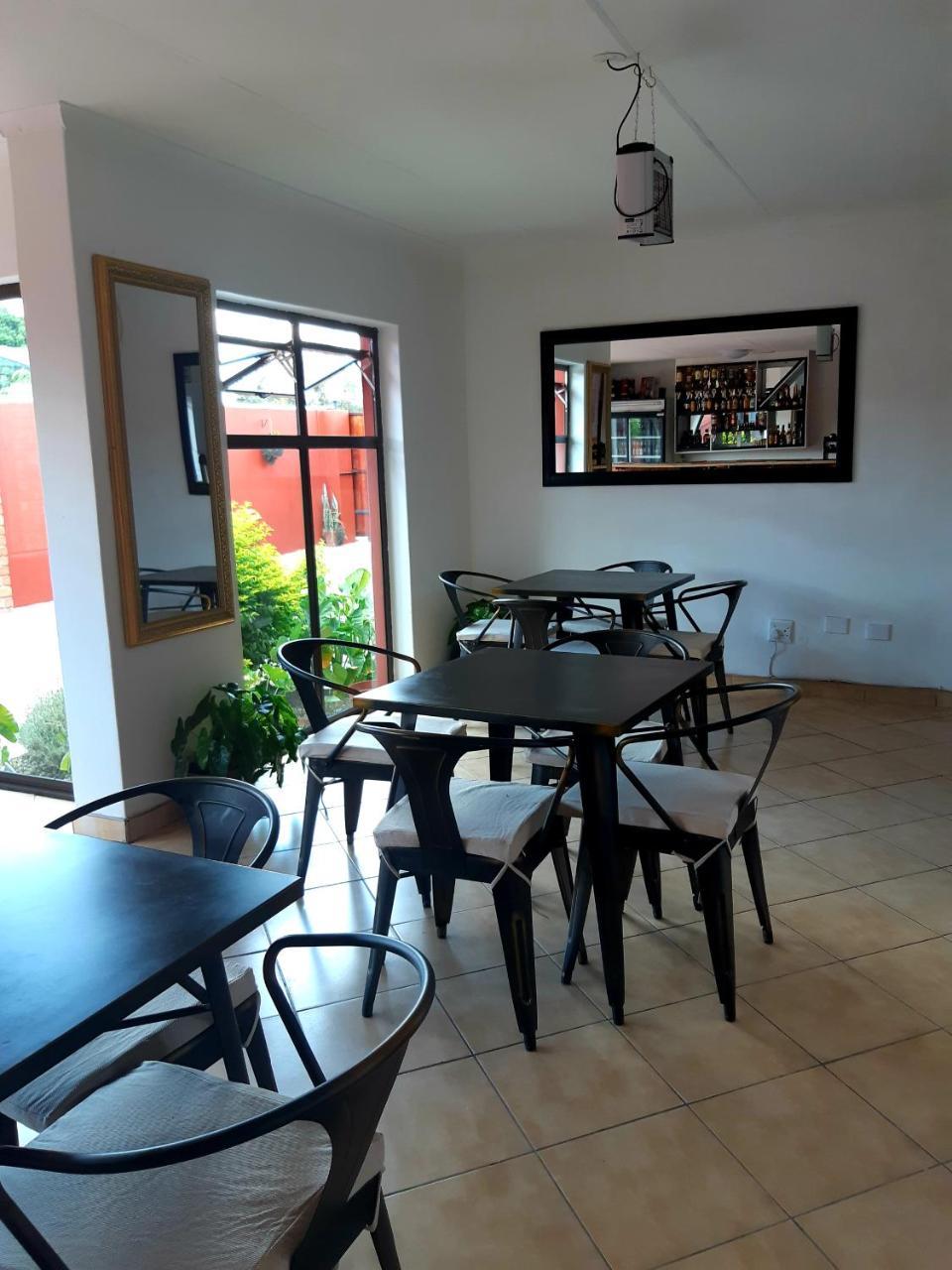 Niilo'S Guesthouse Rundu Exterior photo